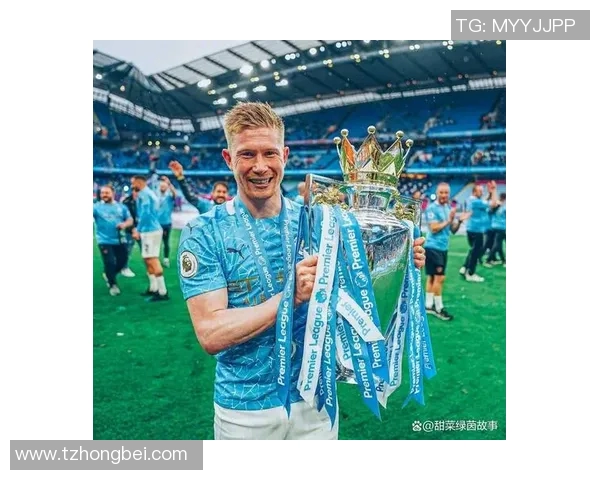 名字相似却风格迥异的足球明星们的精彩对比与传奇故事